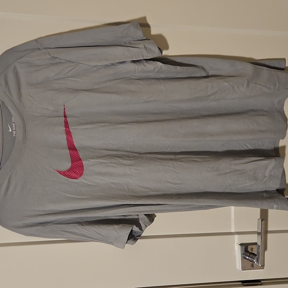 Nike Gray Short Sleeve Tee with Red Logo - Picture 1 of 4